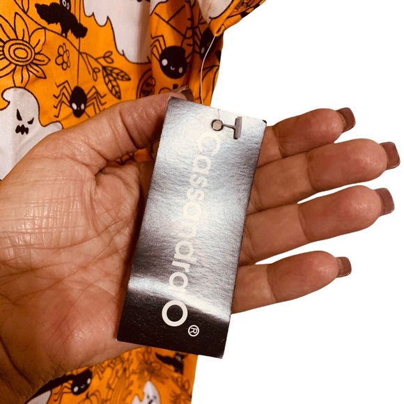 CASSANDRA O Halloween Themed Scrub Top Black Orange Pumpkins Bats Spiders New - Picture 4 of 6